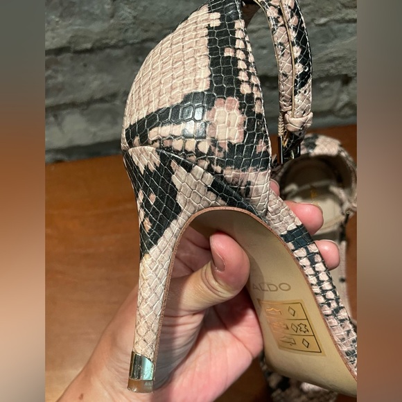 Python print leather heel sandals Sz 7 - Picture 5 of 5